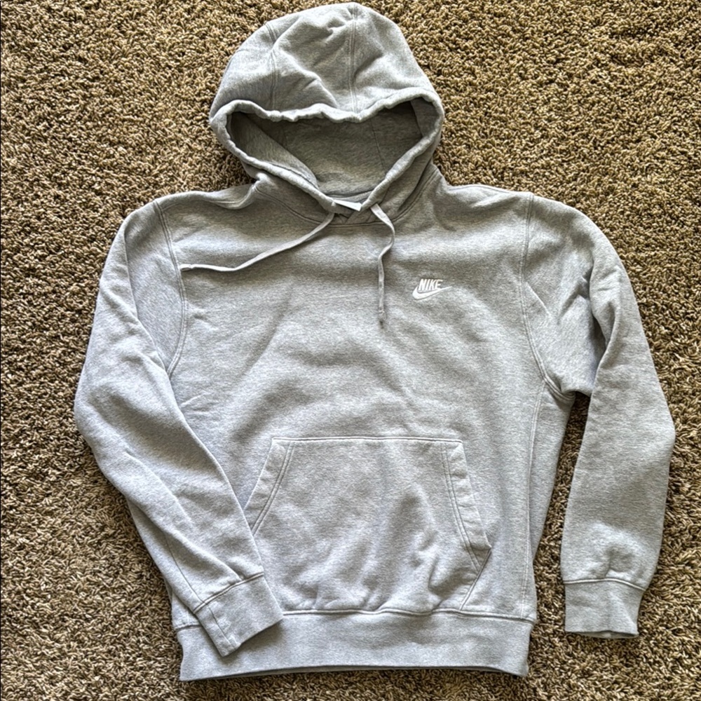Nike Gray Pullover Sweatshirt Cozy Hooded Design
